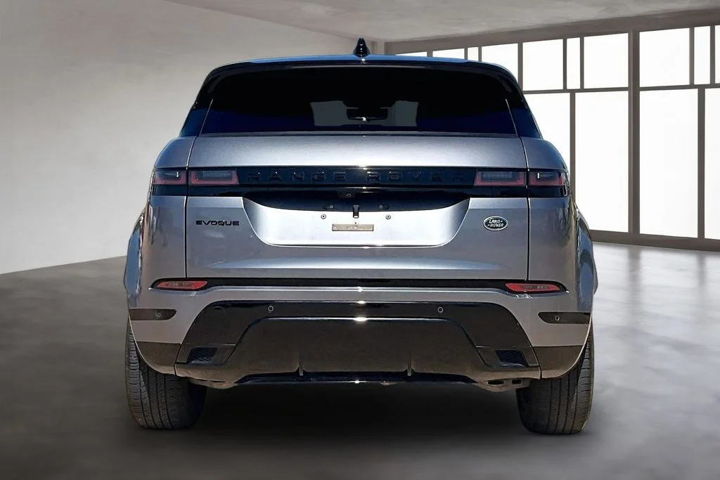 Used 2022 Gray Land Rover R-Dynamic SE image 4