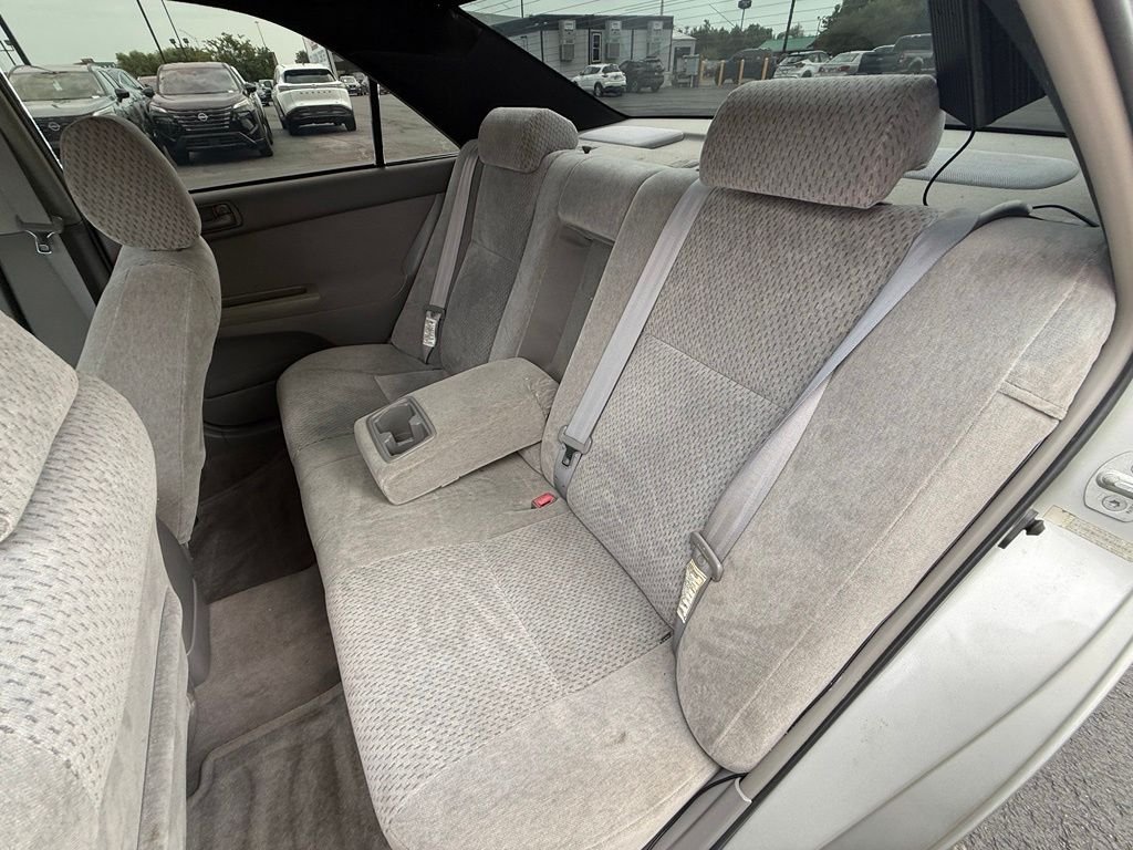 Used 2003 Silver Toyota LE image 11