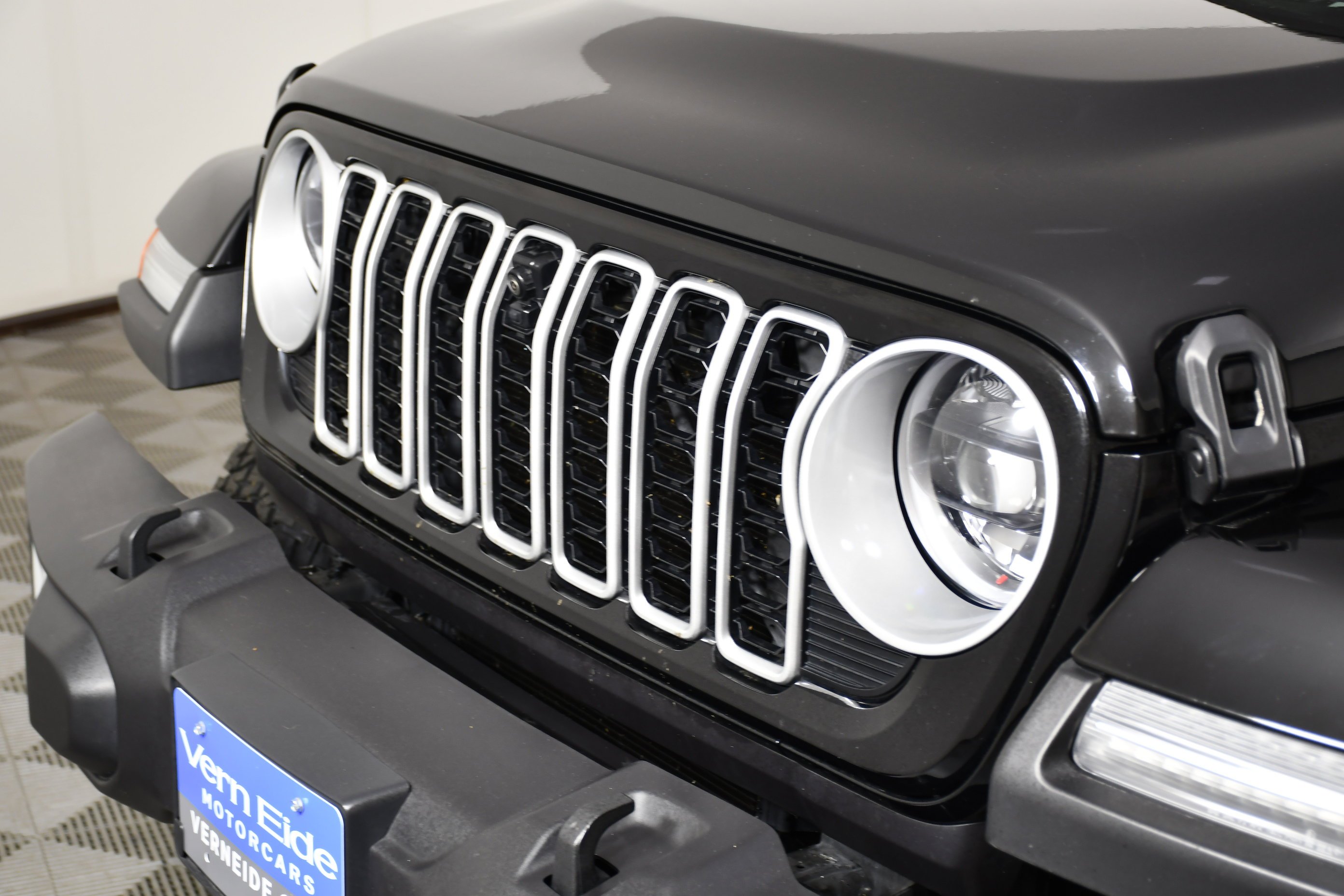 Used 2024 Black Clearcoat Jeep Sahara image 11
