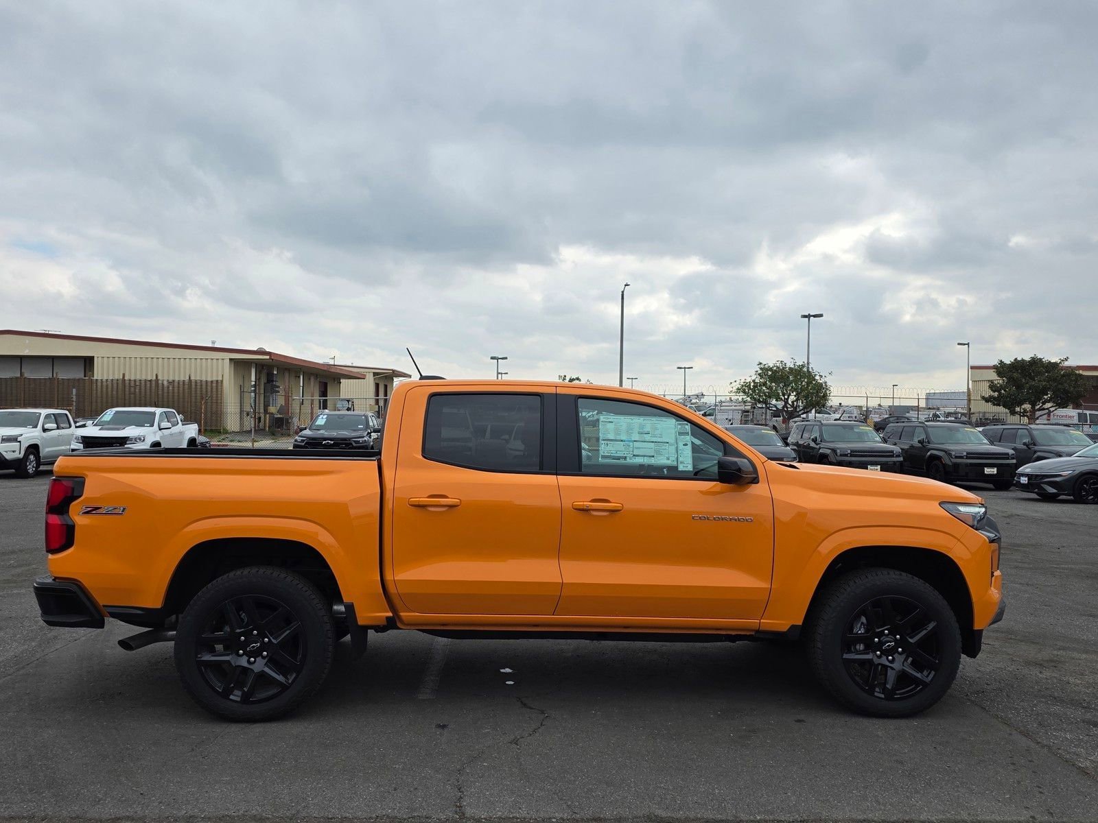 2025 Chevrolet Colorado Z71 - Photo 8