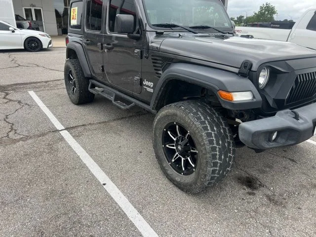 Used 2018 Gray Jeep Unlimited Sport image 4