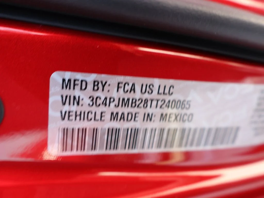 New 2026 Red Hot Pearl-Coat Exterior Paint Jeep Laredo image 39
