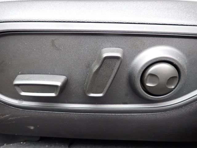 New 2026 Diamond Black Crystal Pearl-Coat Exterior Paint Jeep Limited image 18