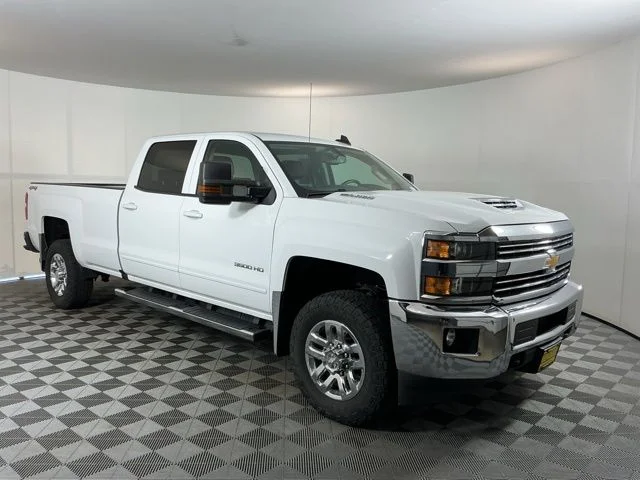 Used 2018 White Chevrolet LT image 3