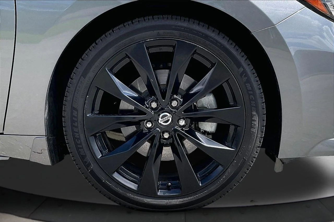 Certified Used 2021 Gray Nissan SR image 34