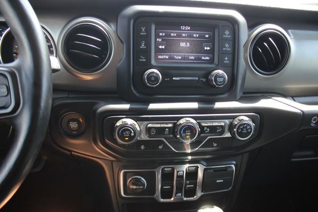 Used 2019 White Jeep Unlimited Sport S image 4