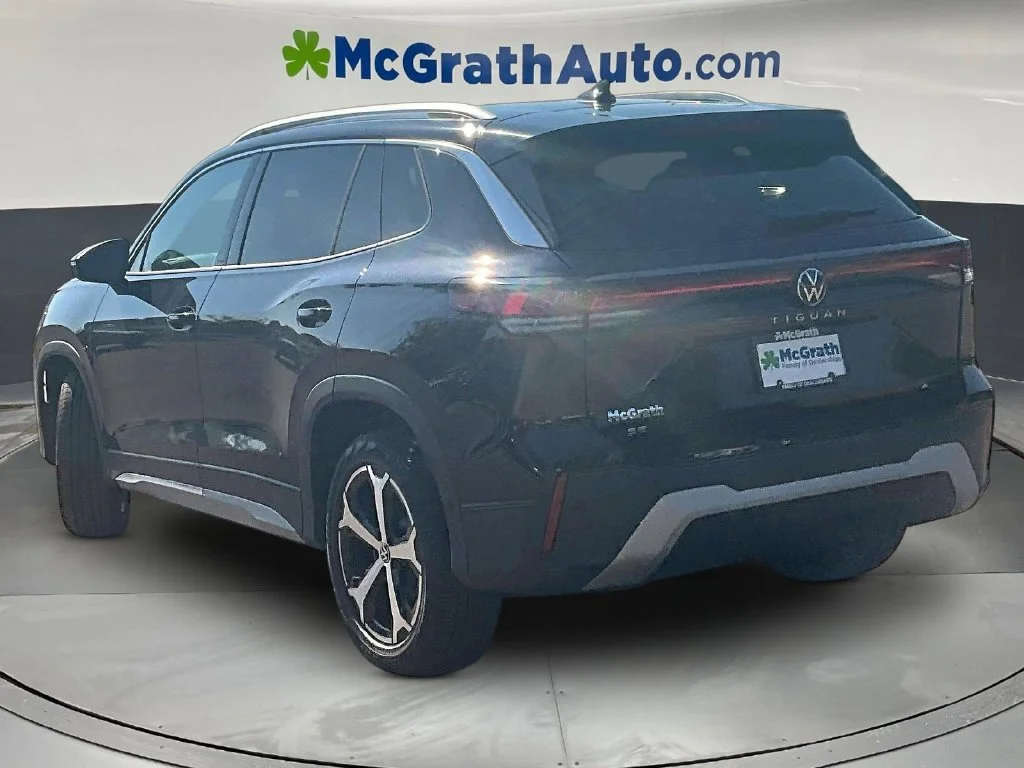 New 2026 Deep Black Pearl Volkswagen 2.0T SE image 3