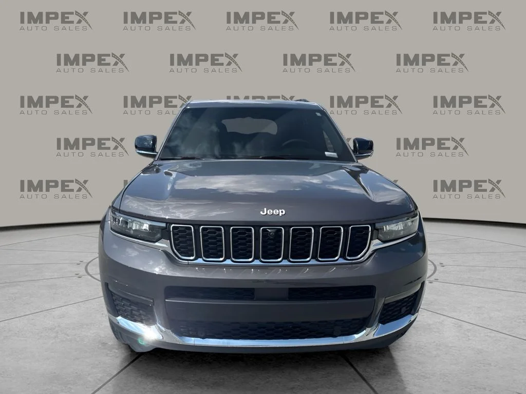 Used 2025 Gray Jeep Limited image 8
