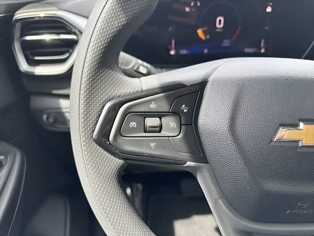 Used 2025 Summit White Chevrolet LT image 15