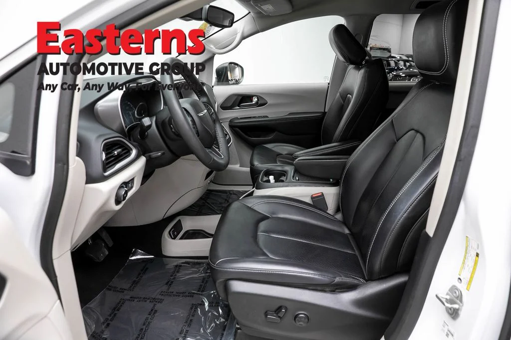 Used 2023 White Chrysler Touring L image 14