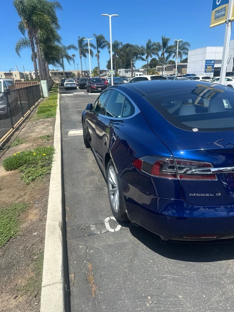 Used 2018  Tesla  image 7