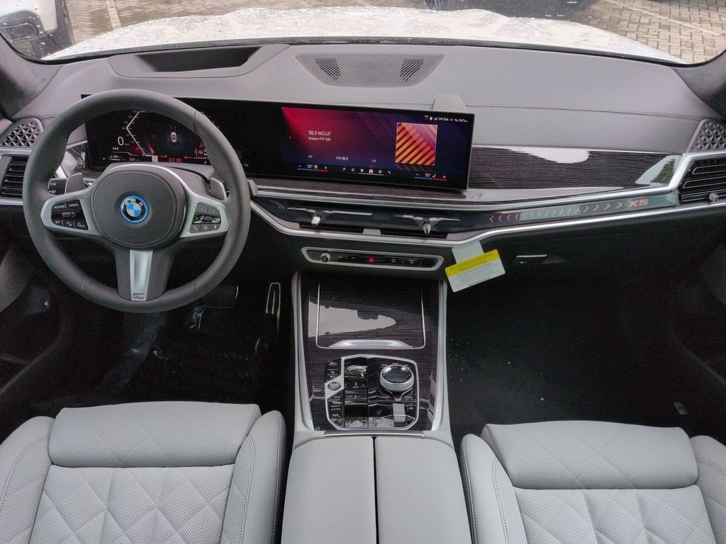 New 2026 Mineral White Metallic BMW xDrive50e image 15