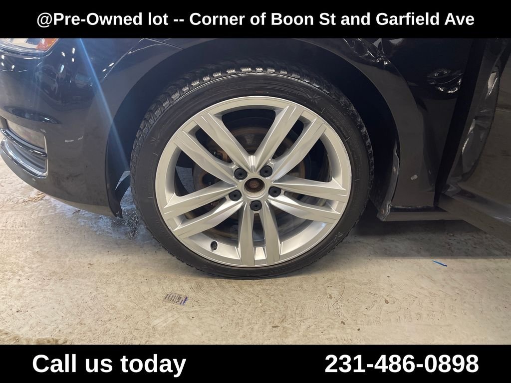Used 2015  Volkswagen SEL image 5