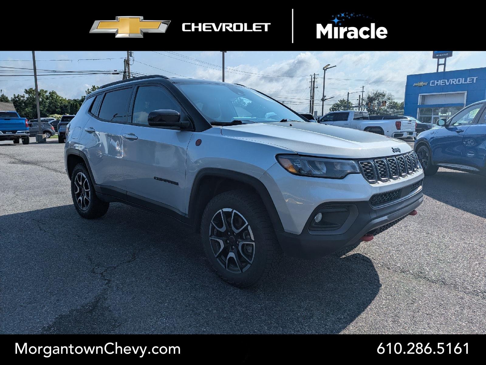Used 2025 Silver Zynith Metallic Clearcoat Jeep Trailhawk image 1