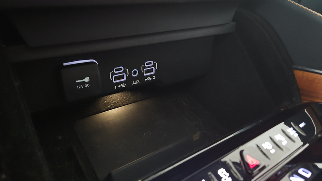 Used 2022 Diamond Black Crystal Pearlcoat Jeep Series II image 40