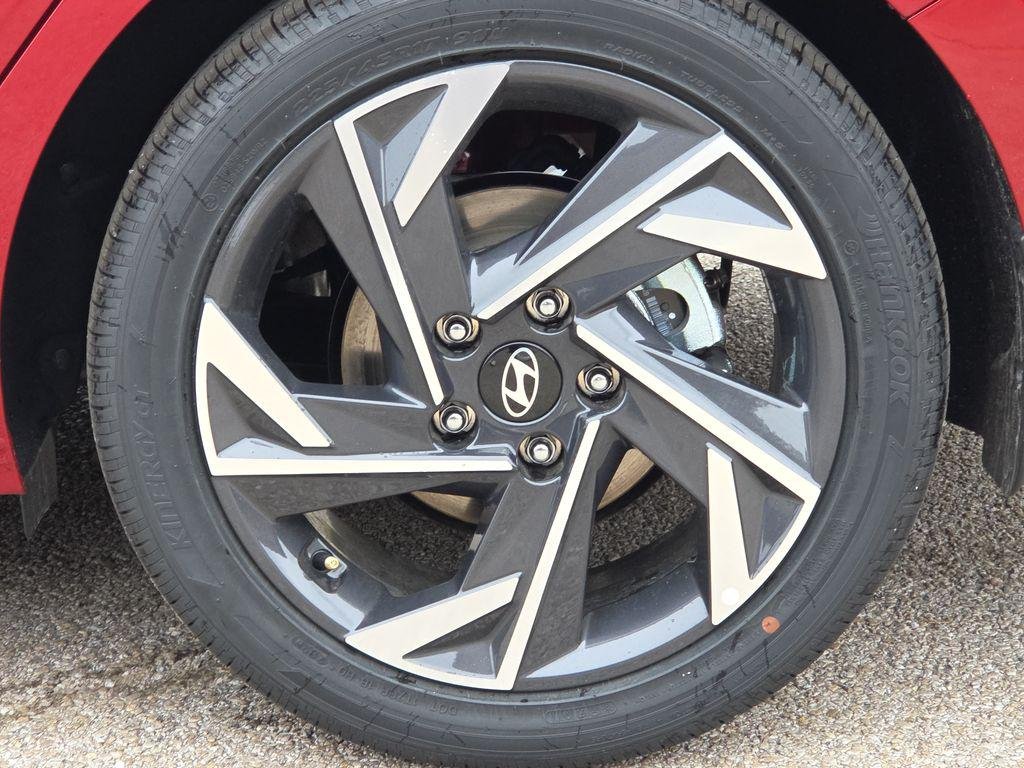 2025 Hyundai Elantra Limited - Photo 9