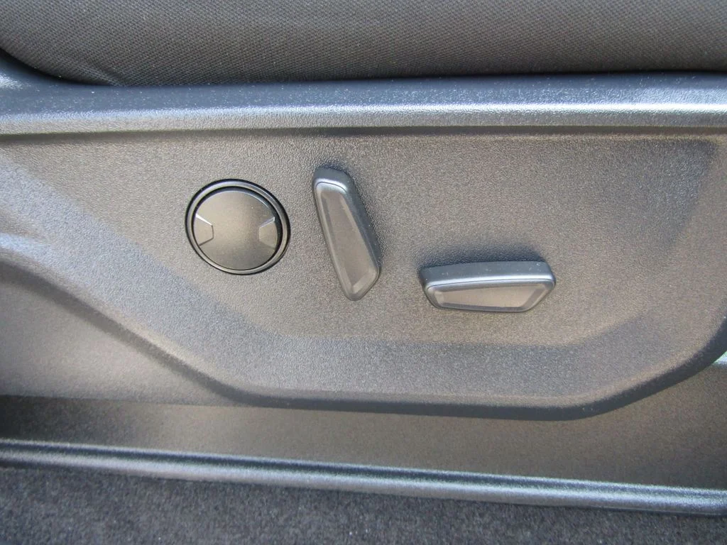 Used 2023 Agate Black Metallic Ford XLT image 40
