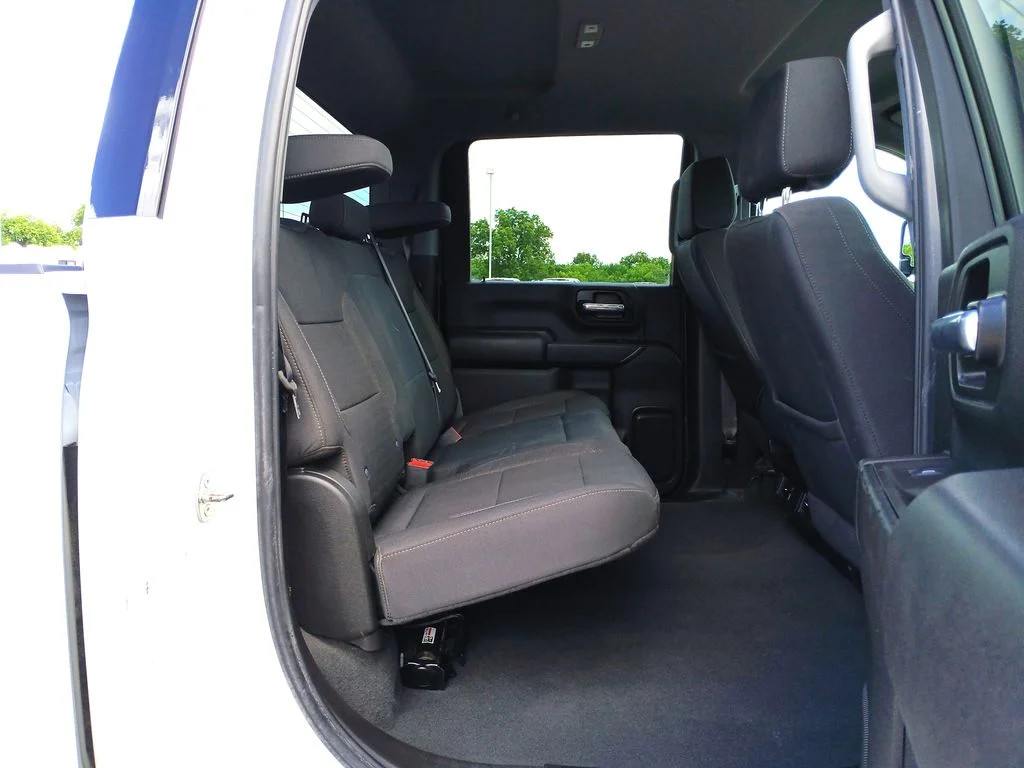 Used 2024 White Chevrolet Custom image 26