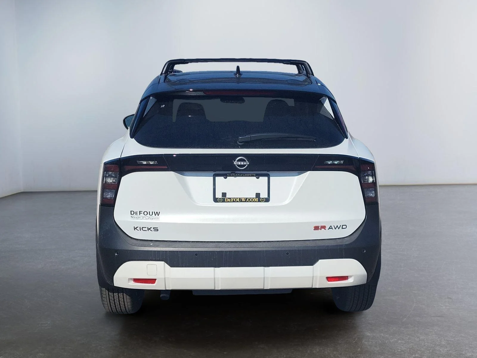 New 2026 Aspen White Tricoat/Super Black Nissan SR image 4