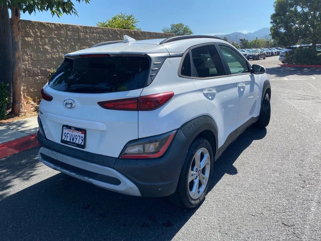 Used 2023 White Hyundai SEL image 7