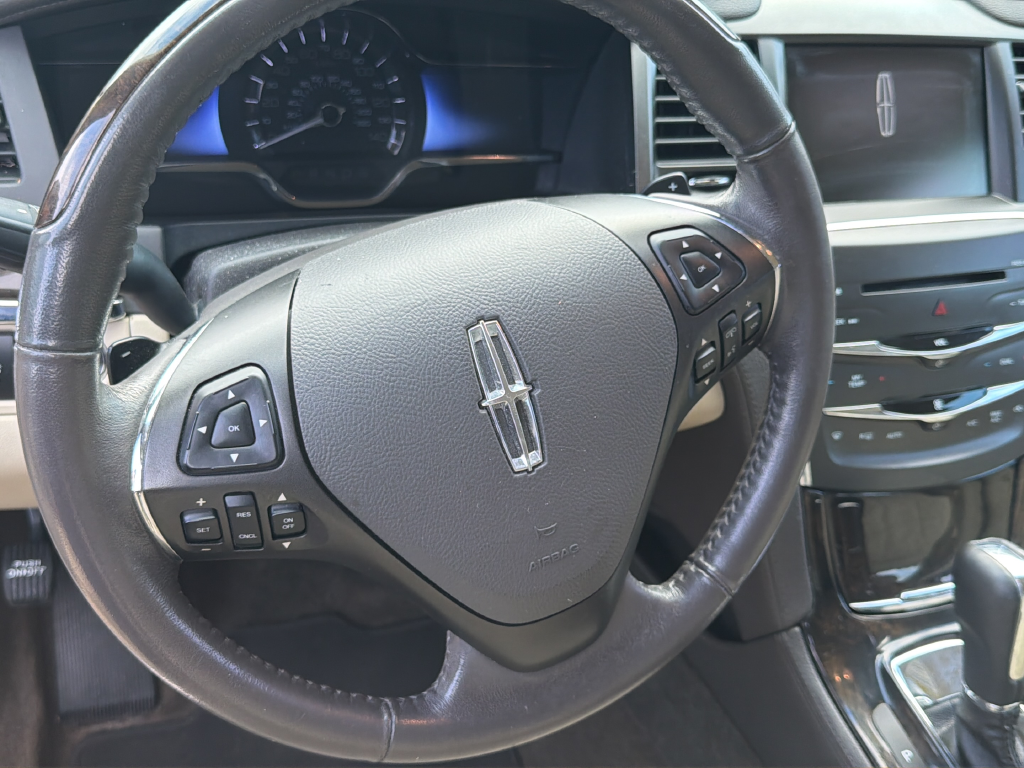 Used 2014 Silver Lincoln Base image 16