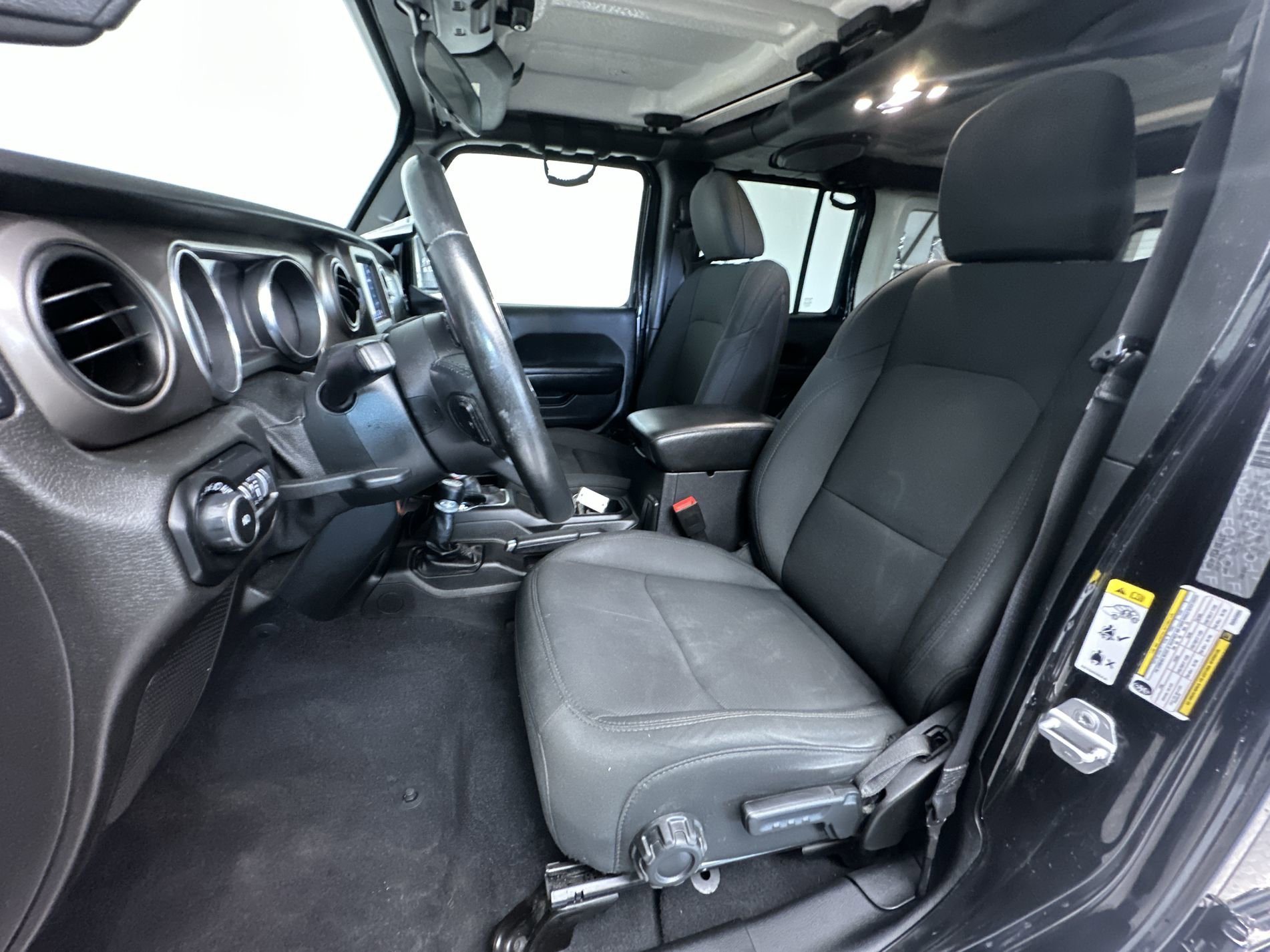 Used 2019 Black Clearcoat Jeep Sport S image 12
