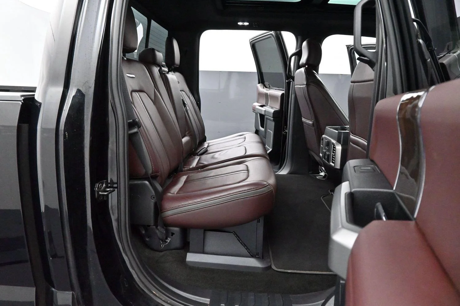 Used 2017 Shadow Black Ford Platinum image 33