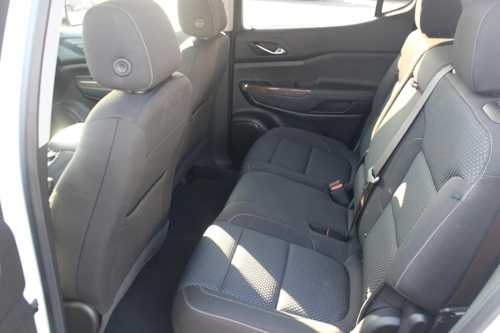 Used 2021 Summit White GMC SLE image 32