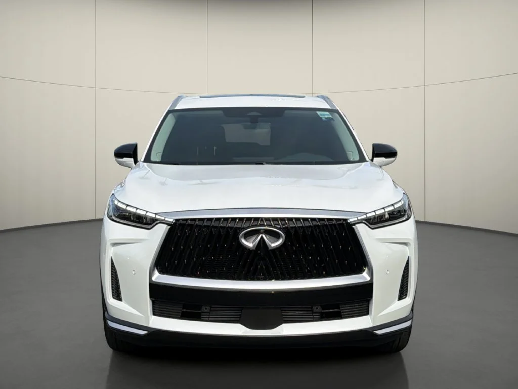 New 2027 RADIANT WHITE INFINITI Luxe FWD image 2