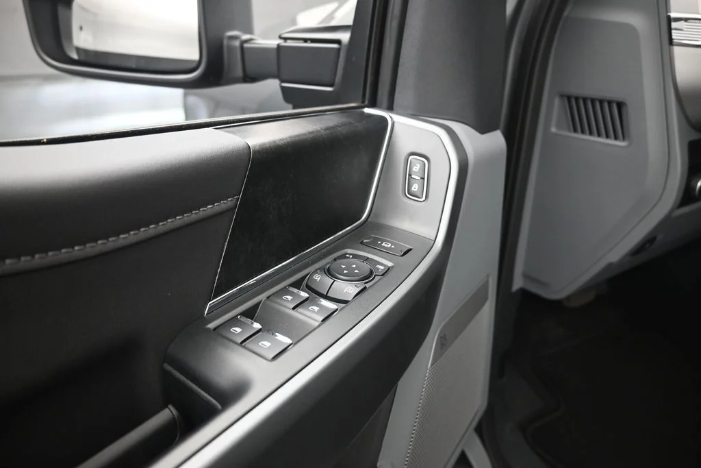 New 2026 Carbonized Gray Metallic Ford XLT image 10