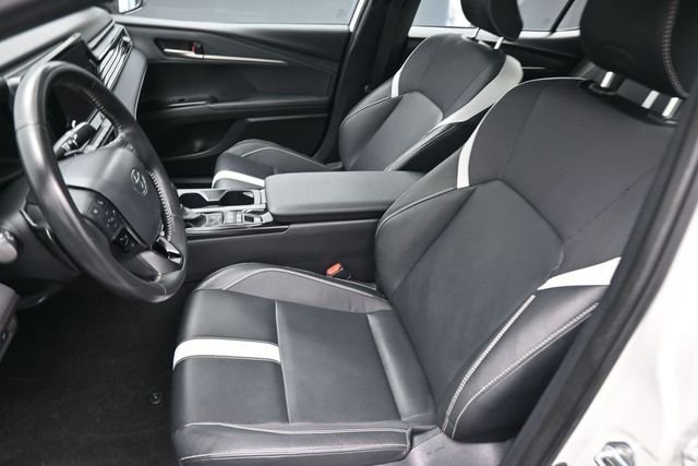 Used 2025 White Toyota SE image 19