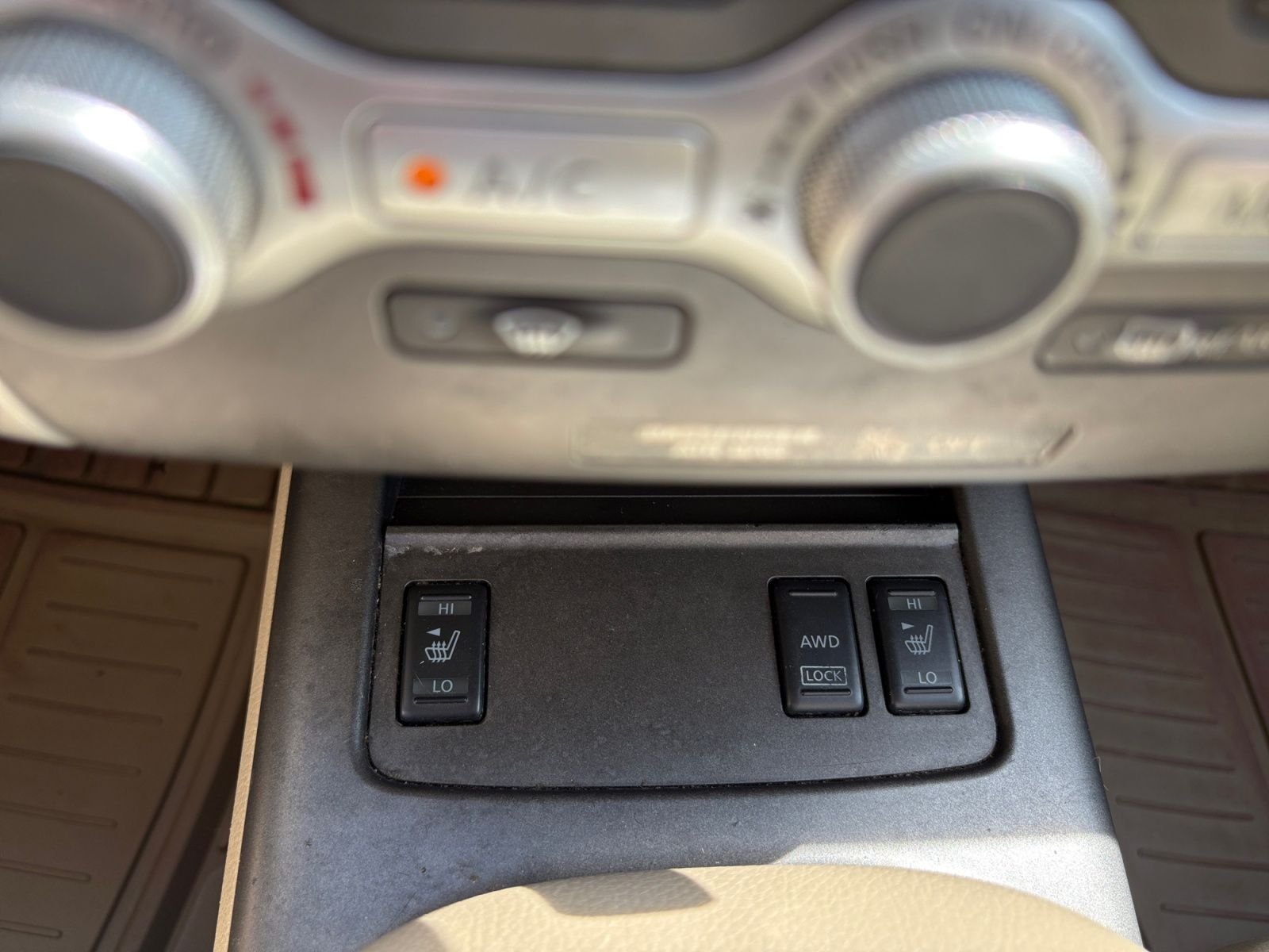 Used 2014 Brown Nissan SL image 28