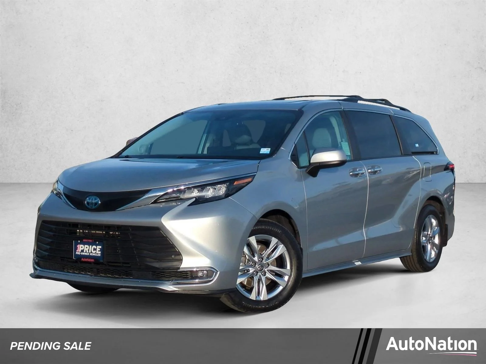 2024 Toyota Sienna XLE 7-Passenger Hybrid FWD's photo