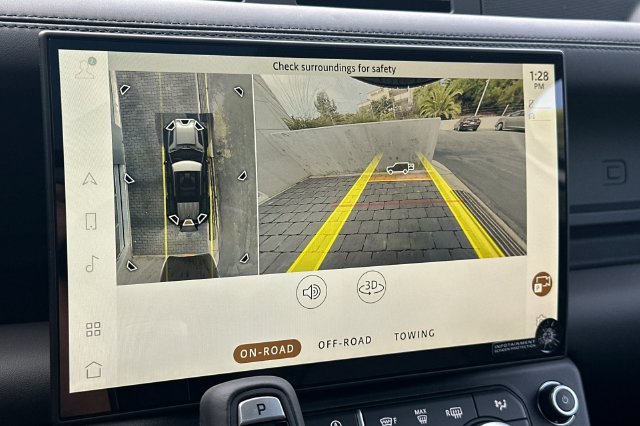 New 2026 Fuji White Land Rover X-Dynamic SE image 18