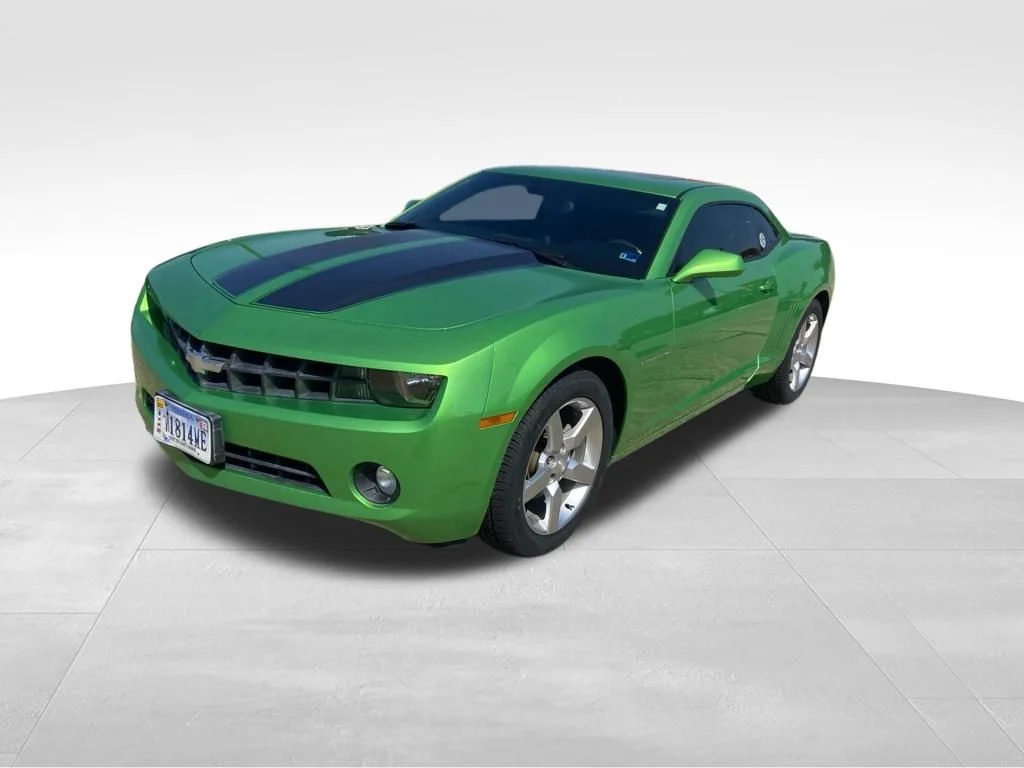 Used 2010 Green Chevrolet 1LT image 2