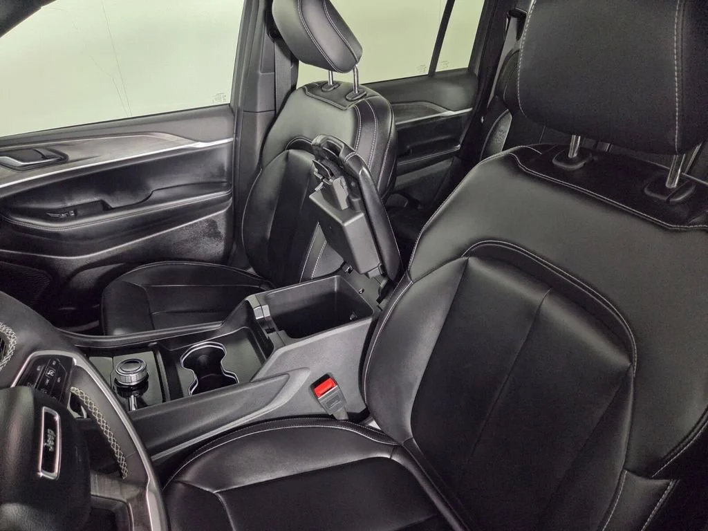 Used 2025 Baltic Gray Metallic Clearcoat Jeep Limited image 24