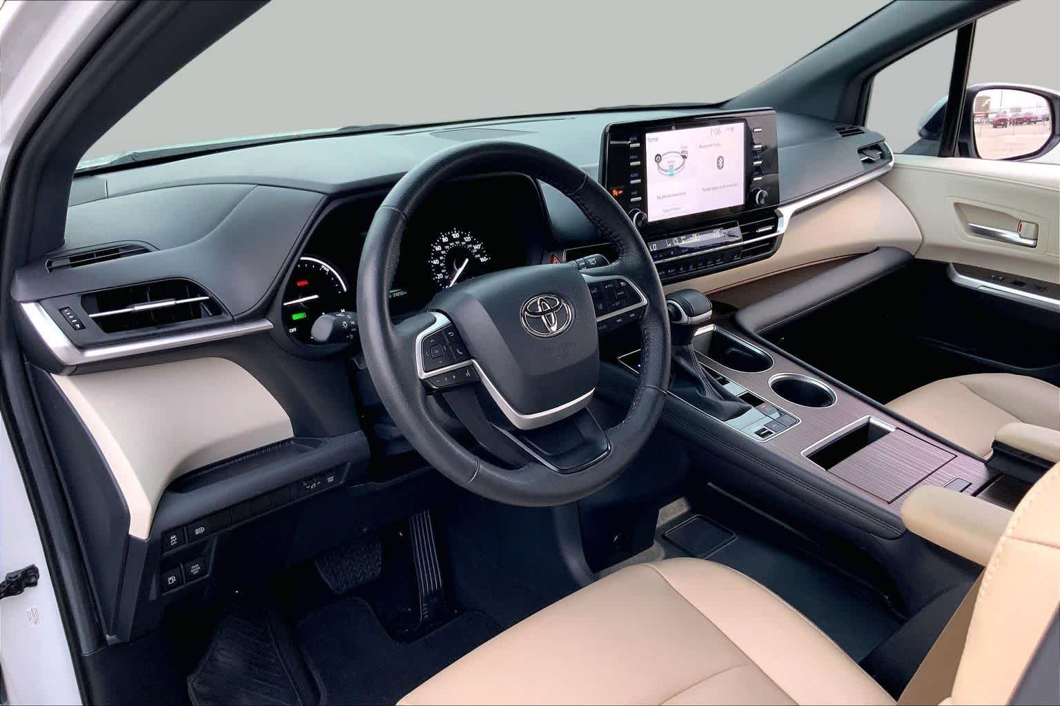 Used 2024 Wind Chill Pearl Toyota XLE image 17