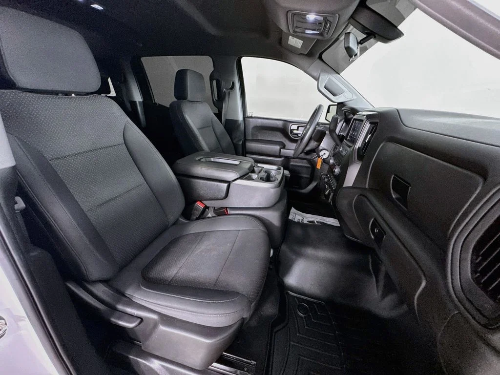 Used 2021 White Chevrolet Custom image 31
