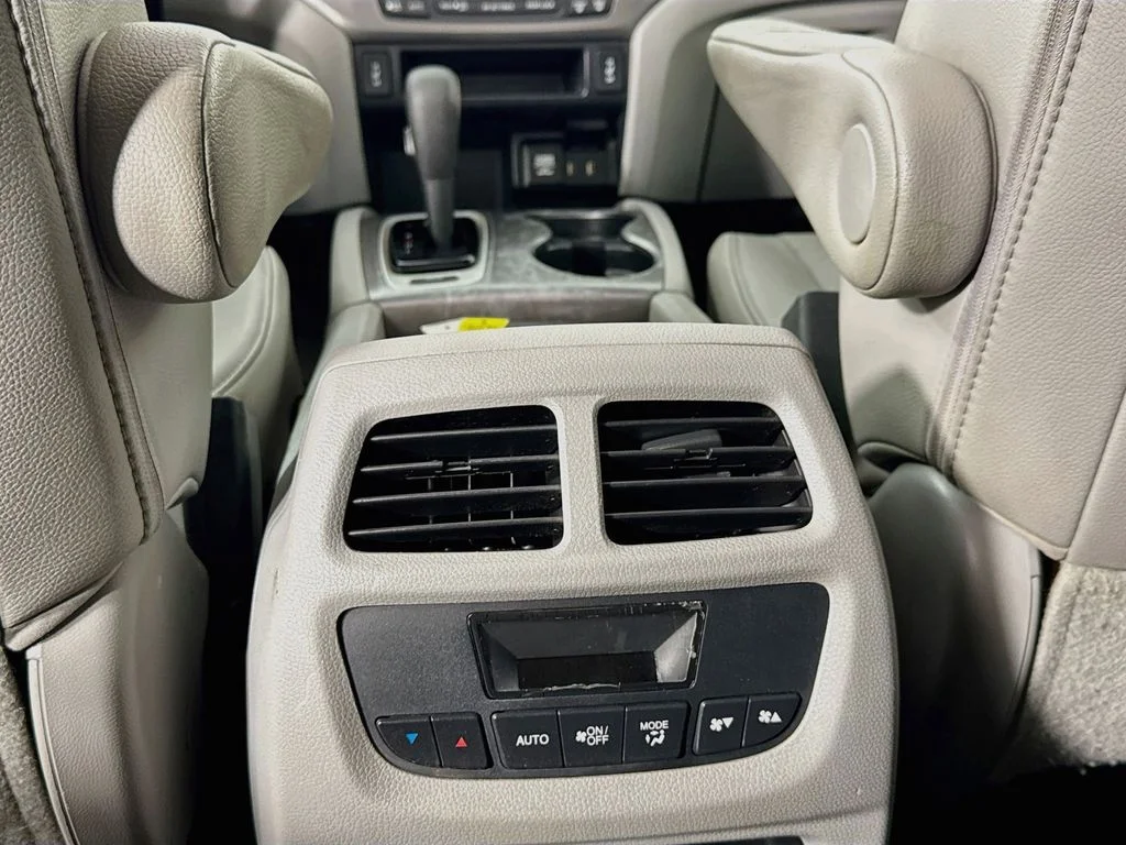 Used 2016 Silver Honda EX-L image 31