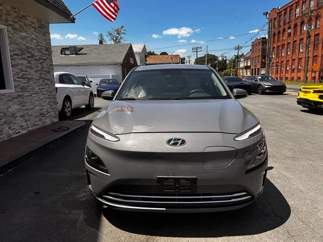 Used 2023 Gray Hyundai SE image 2