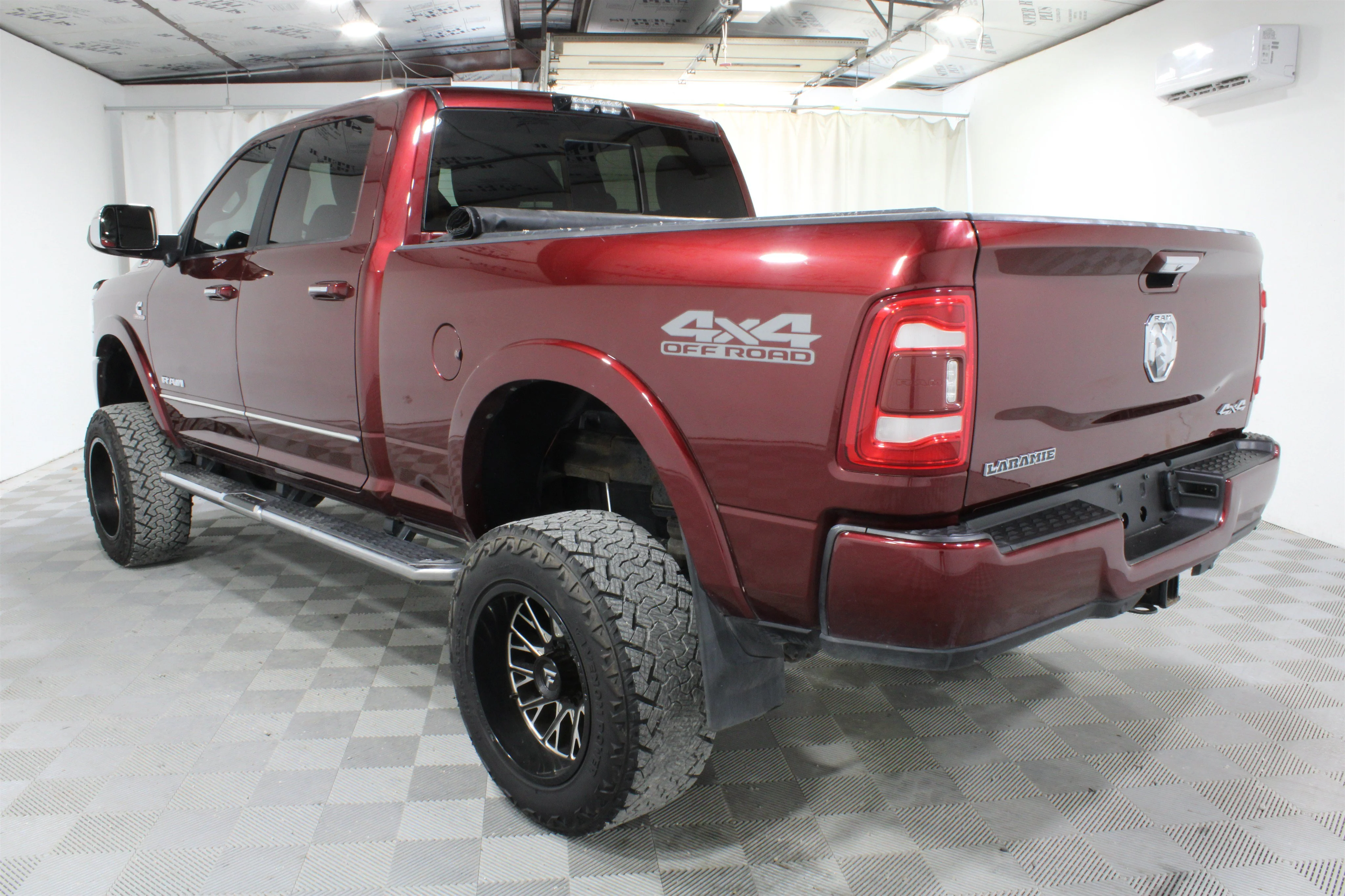 Used 2020 Delmonico Red Pearlcoat Ram Laramie image 28