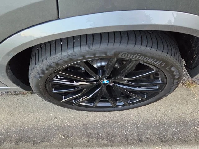 Used 2025 Gray BMW sDrive40i image 7