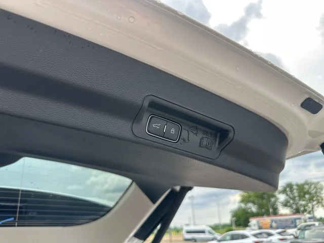 New 2026 Star White Metallic Tri-Coat Ford Active image 22