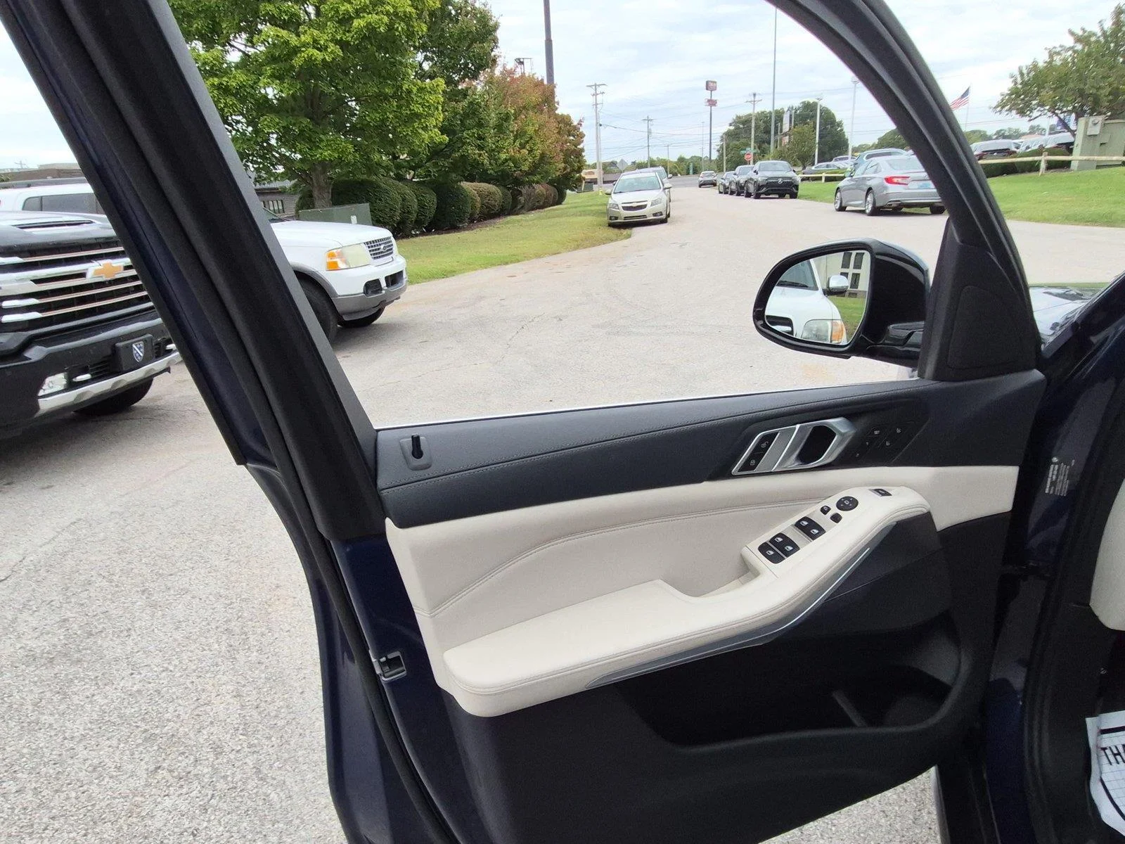 Used 2023 BLUE BMW  image 14