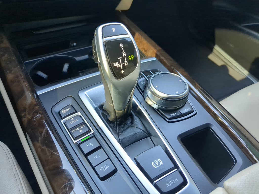 Used 2018 Silver BMW xDrive50i image 19