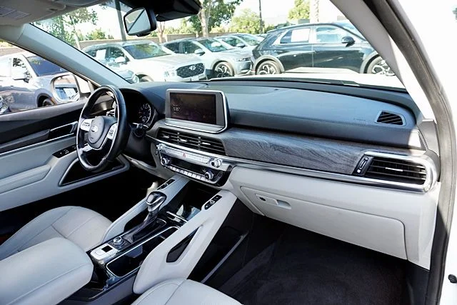 Used 2021 White Kia EX image 9