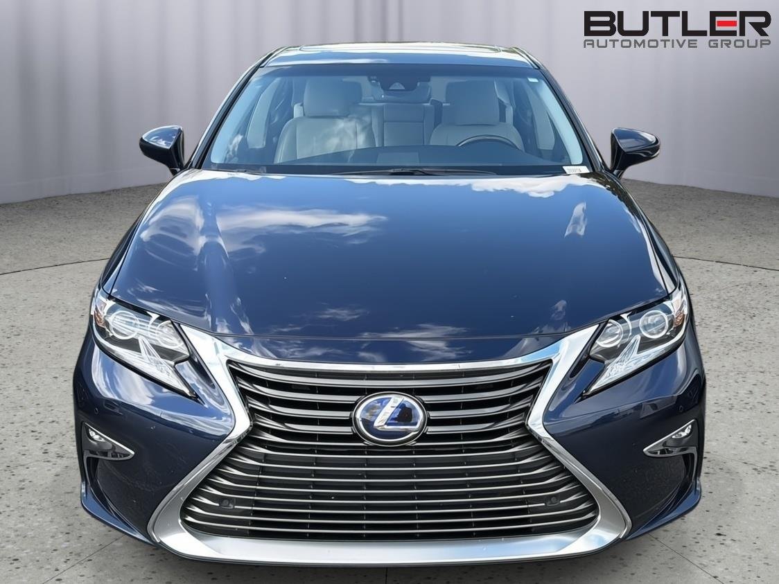 Used 2017 Nightfall Mica Lexus ES 300h image 4