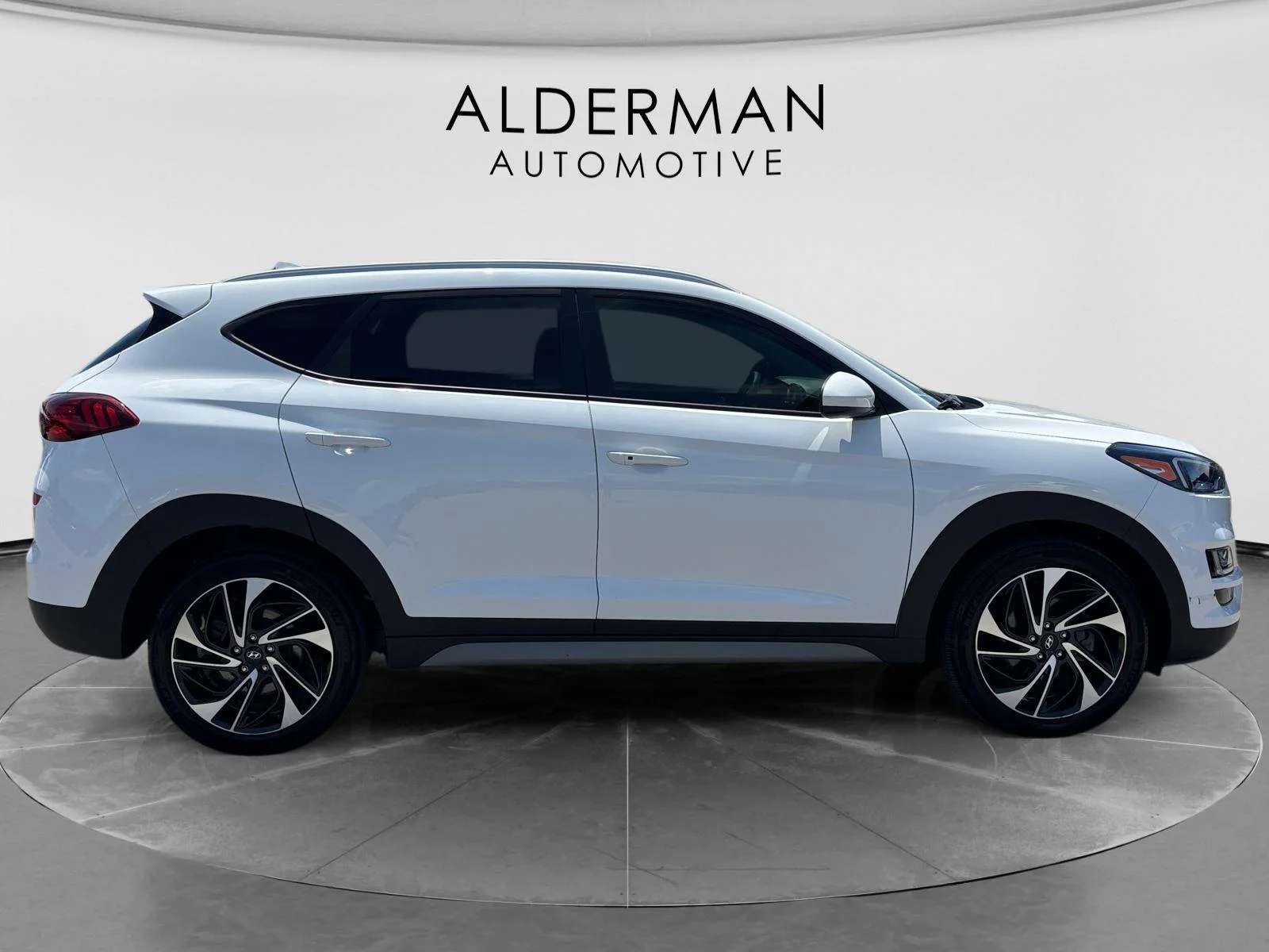 Used 2019 Dazzling White Hyundai Sport image 6