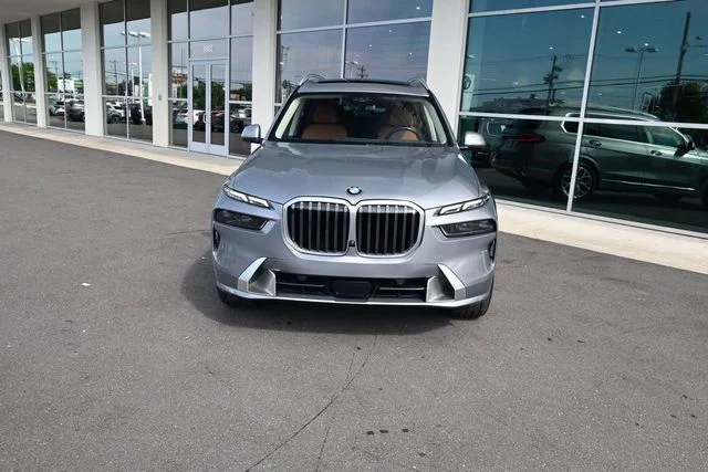 Used 2024 Gray BMW xDrive40i image 4