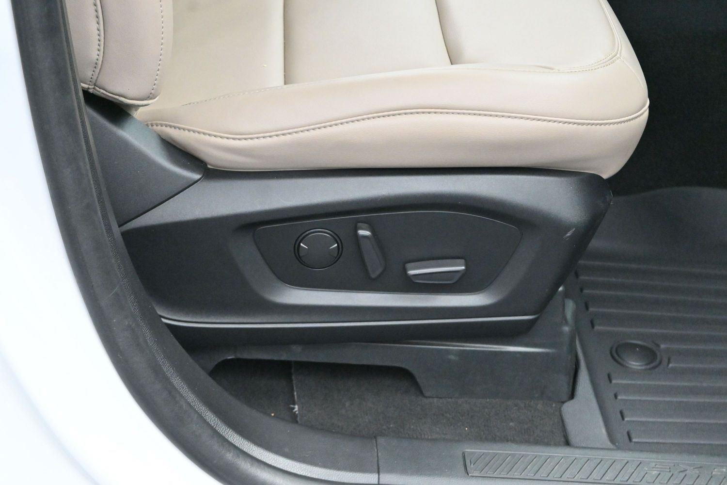 Used 2023 Oxford White Ford XLT image 32